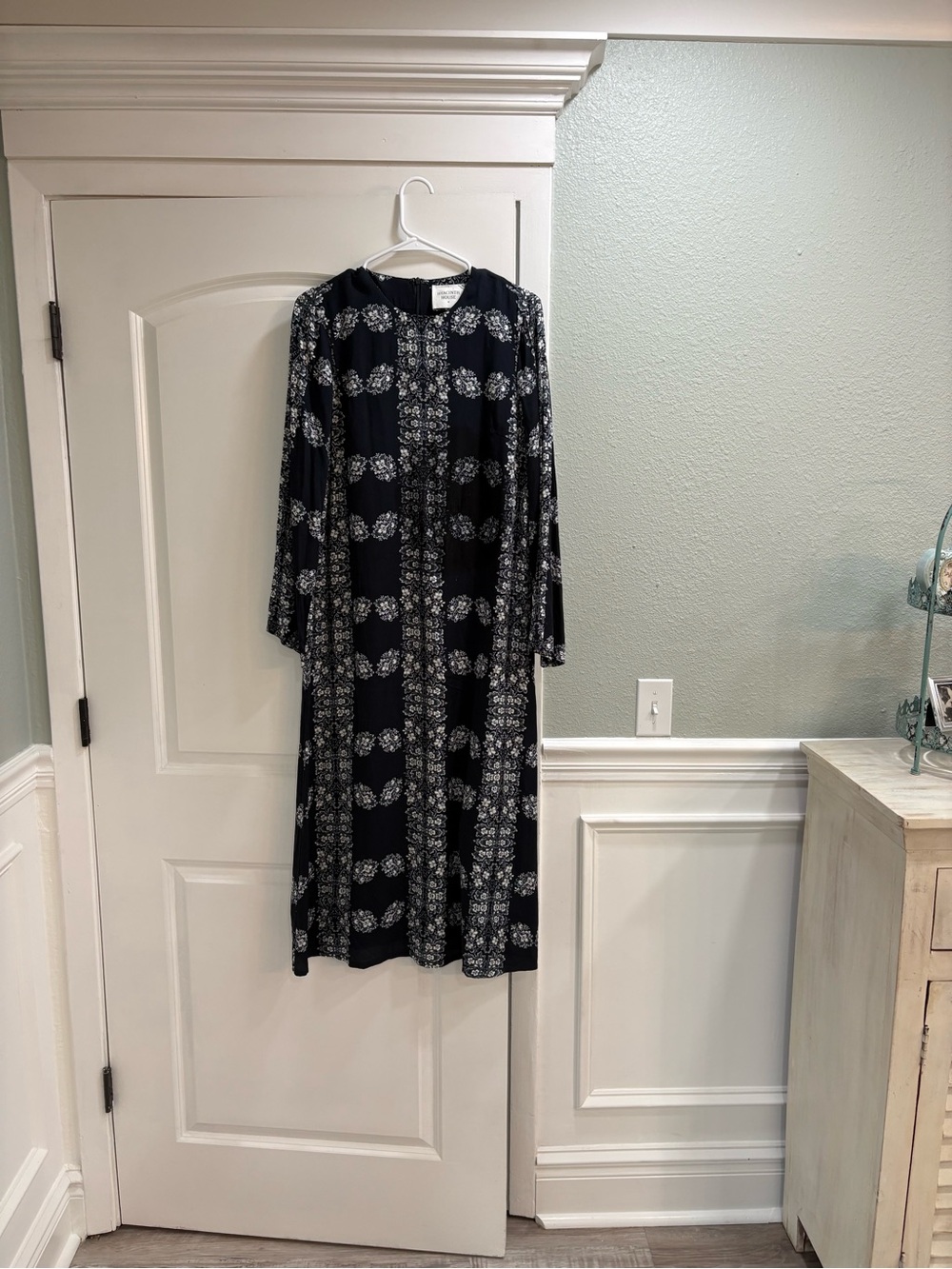 Tuckernuck Hyacinth House Navy and White LS midi dress size medium